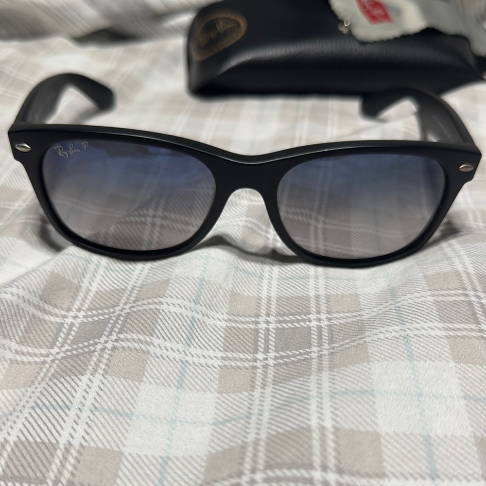 Ray-Ban Classic Black Sunglasses with Case - Picture 5 of 5